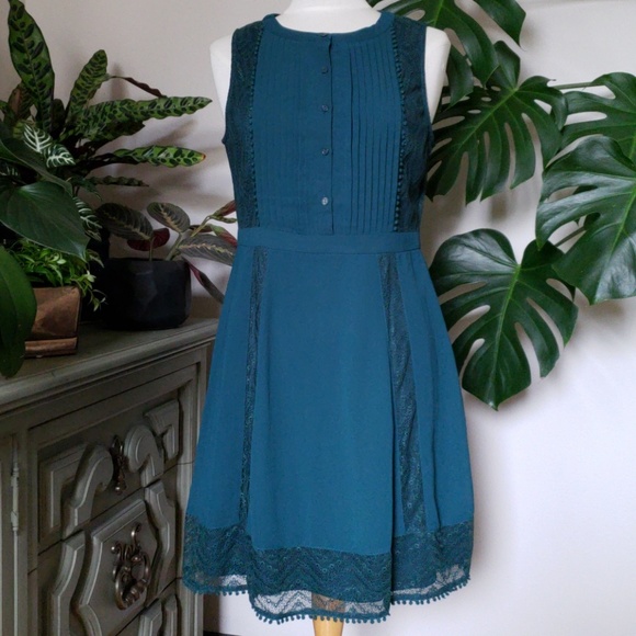 ModCloth Lace Trim Evergreen A-Line Dress - Picture 1 of 6